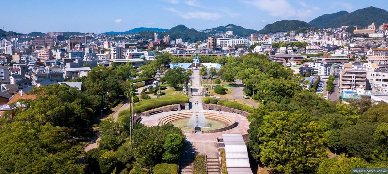 Vue sur la ville de Nagasaki avec son mémorial de la paix