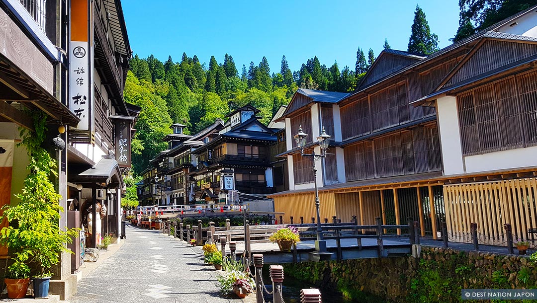 Village pittoresque de Ginzan Onsen et ses anciennes auberges